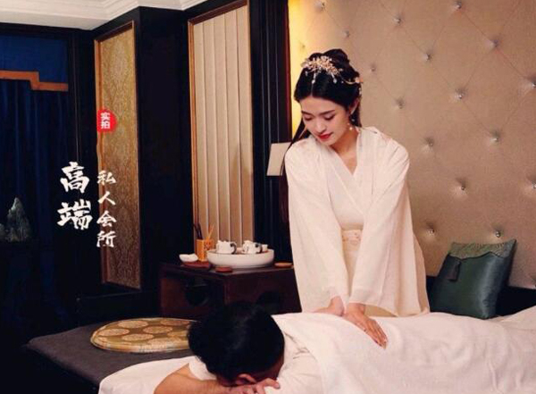 前天我在深圳龙华一家养生会所，帮助你的身体慢慢放松